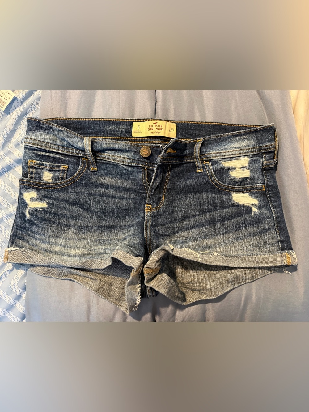 Hollister Women's Short-Short Low-Rise Denim Shorts in Distressed Blue
